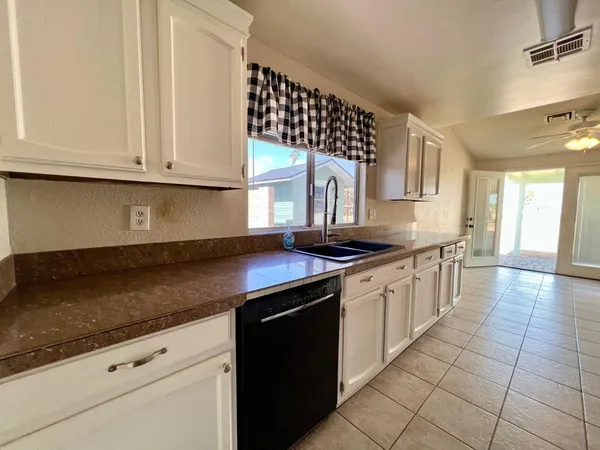 $2,000 | 4427 North 102nd Drive, Phoenix, AZ 85037