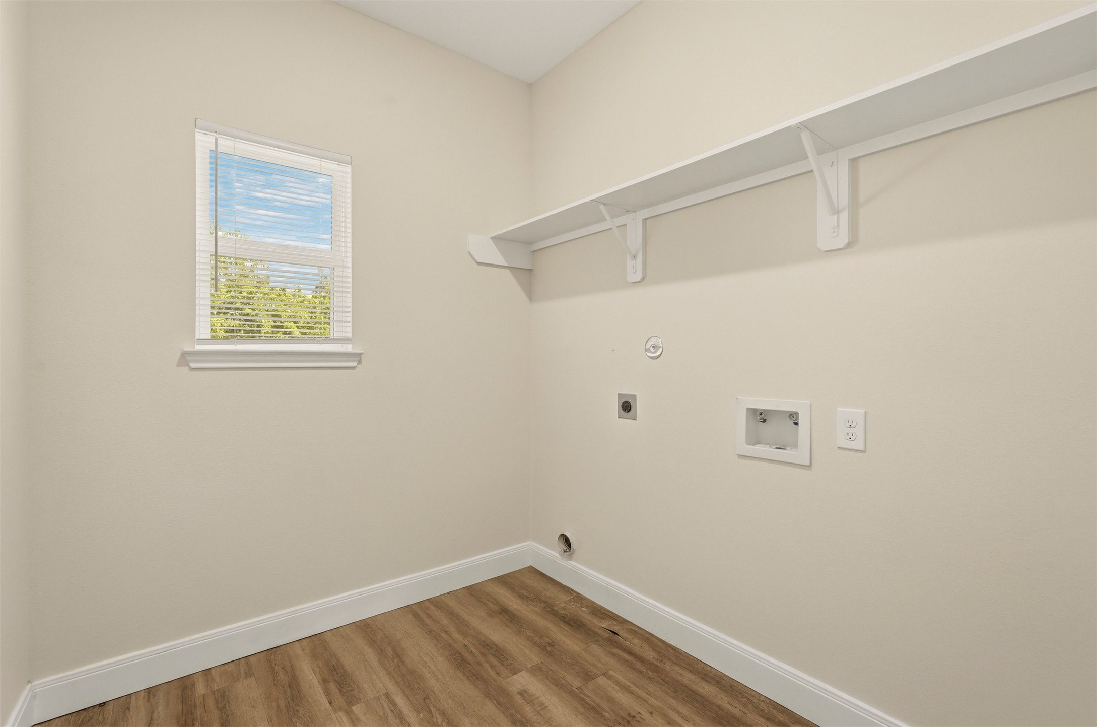 2218 Bringhurst Street, Unit B Houston, TX 77026 - Photo 15 of 25 an empty room with a window