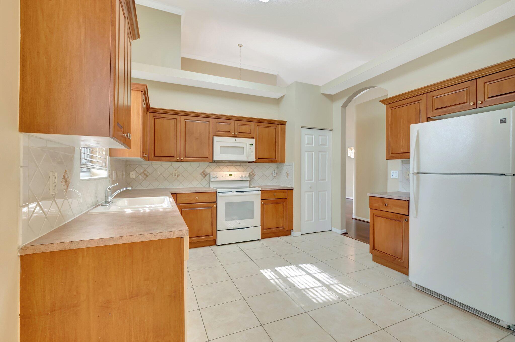 6152 Petunia Road Delray Beach, FL 33484 - Photo 10 of 30 KITCHEN