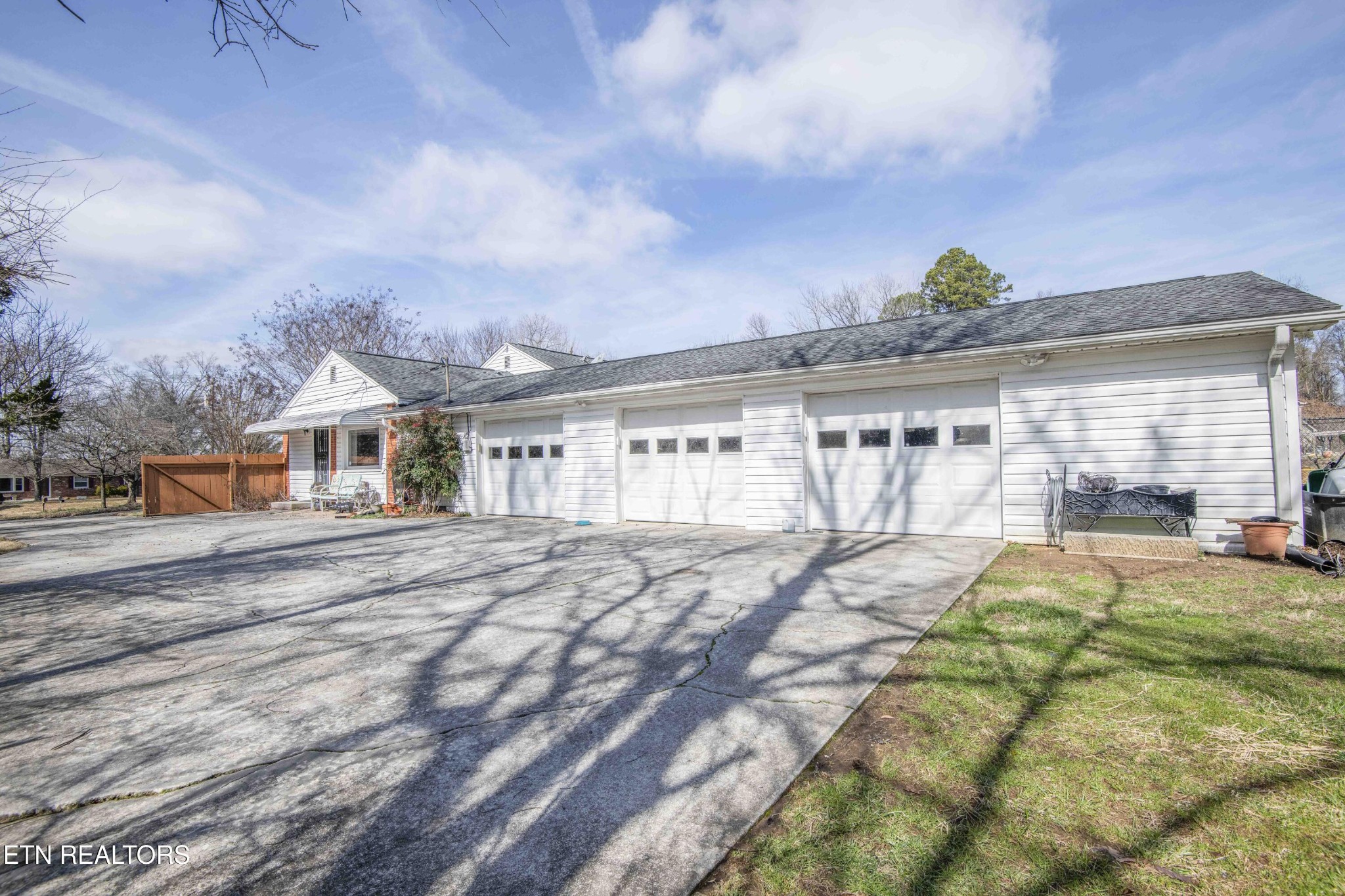 228 Wakefield Road Knoxville, TN 37922 - Photo 4 of 58 Gallery Image 4