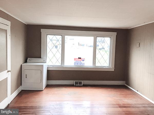 49 Waterview Road Baltimore, MD 21222 - Photo 2 of 21 Living Room