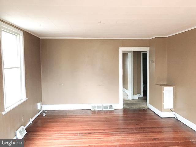 49 Waterview Road Baltimore, MD 21222 - Photo 3 of 21 Living Room
