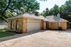 $2,450 | 612 Renee Lane, DeSoto, TX 75115