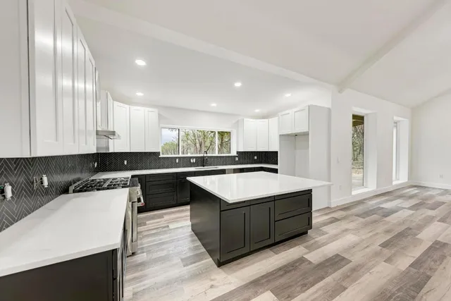 $799,999 | 4190 West Fm 243, Bertram, TX 78605