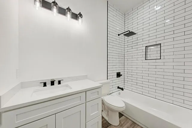 $799,999 | 4190 West Fm 243, Bertram, TX 78605