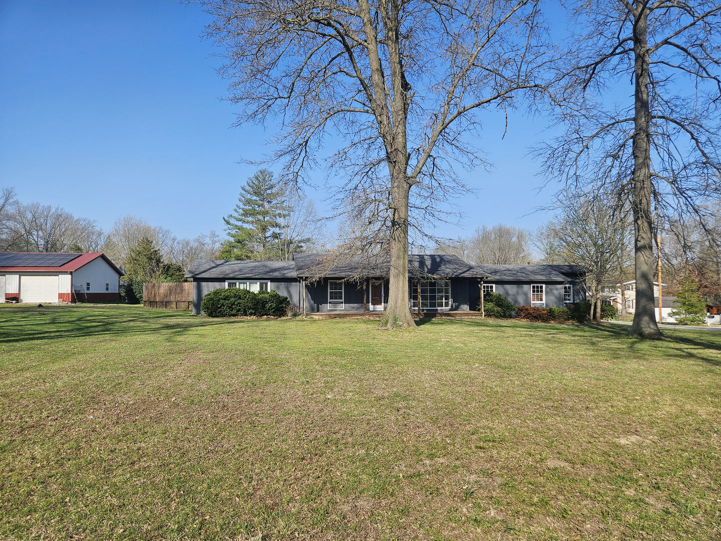 9769 Stuyvesant Street Benton, IL 62812 - Photo 4 of 34