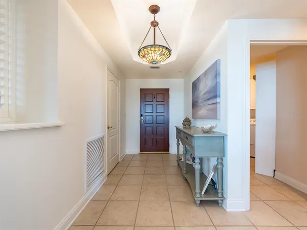 a view of an entryway with workspace