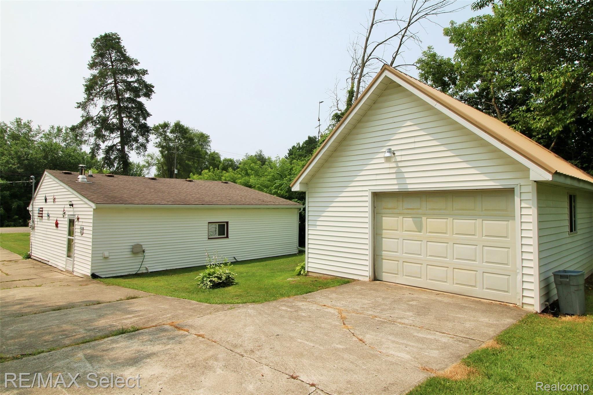 8161 East Coldwater Road Davison, MI 48423 - Photo 2 of 19 IMG_9288 (2).JPG