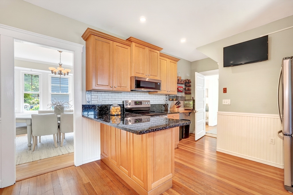 45 Maple Road Melrose, MA 02176 - Photo 20 of 38