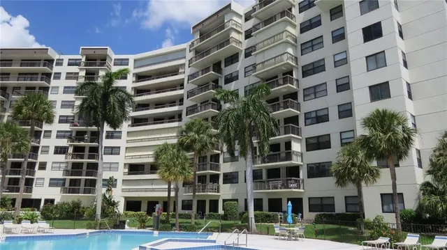 $450,000 | 2900 Northeast 14th Street Causeway, Unit 305, Pompano Beach, FL 33062