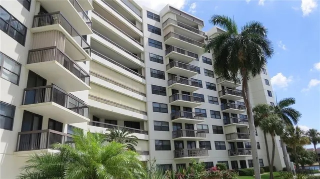 $450,000 | 2900 Northeast 14th Street Causeway, Unit 305, Pompano Beach, FL 33062