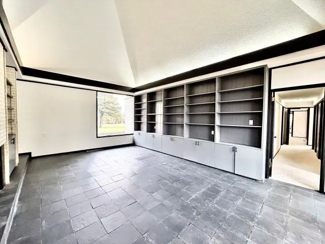 $379,900 | 424 South Comanche Drive, De Leon, TX 76444