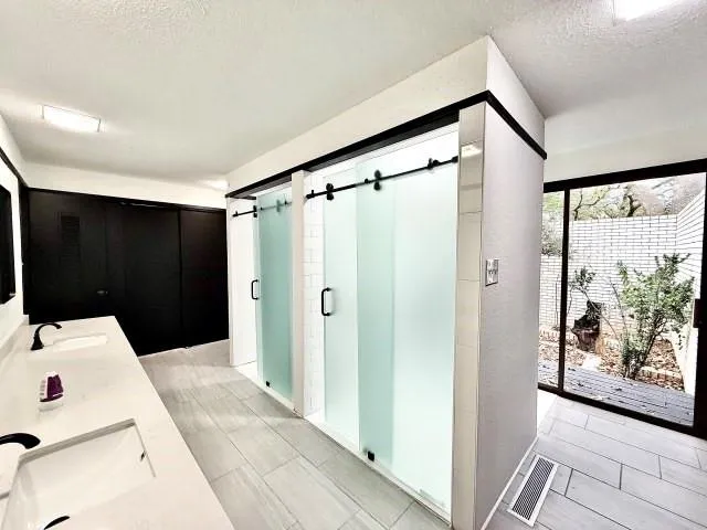 $379,900 | 424 South Comanche Drive, De Leon, TX 76444