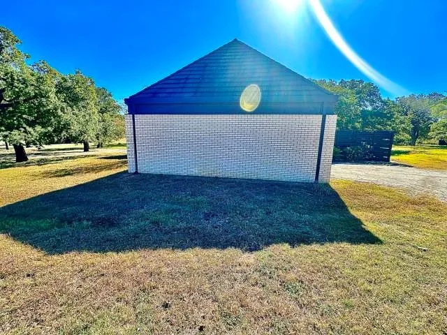 $379,900 | 424 South Comanche Drive, De Leon, TX 76444
