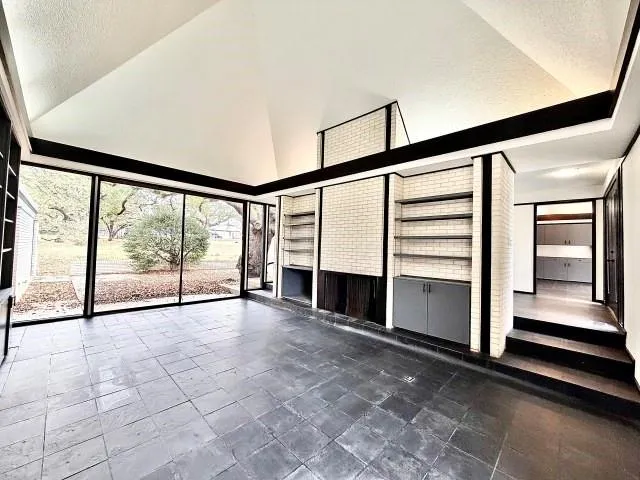 $379,900 | 424 South Comanche Drive, De Leon, TX 76444