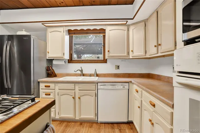 $760,000 | 7033 Silverhorn Drive, Evergreen, CO 80439