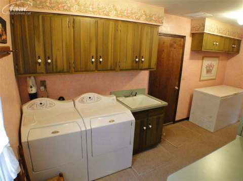 11441 Foley Road Fenton, MI 48430 - Photo 7 of 32 20352891-6.JPG