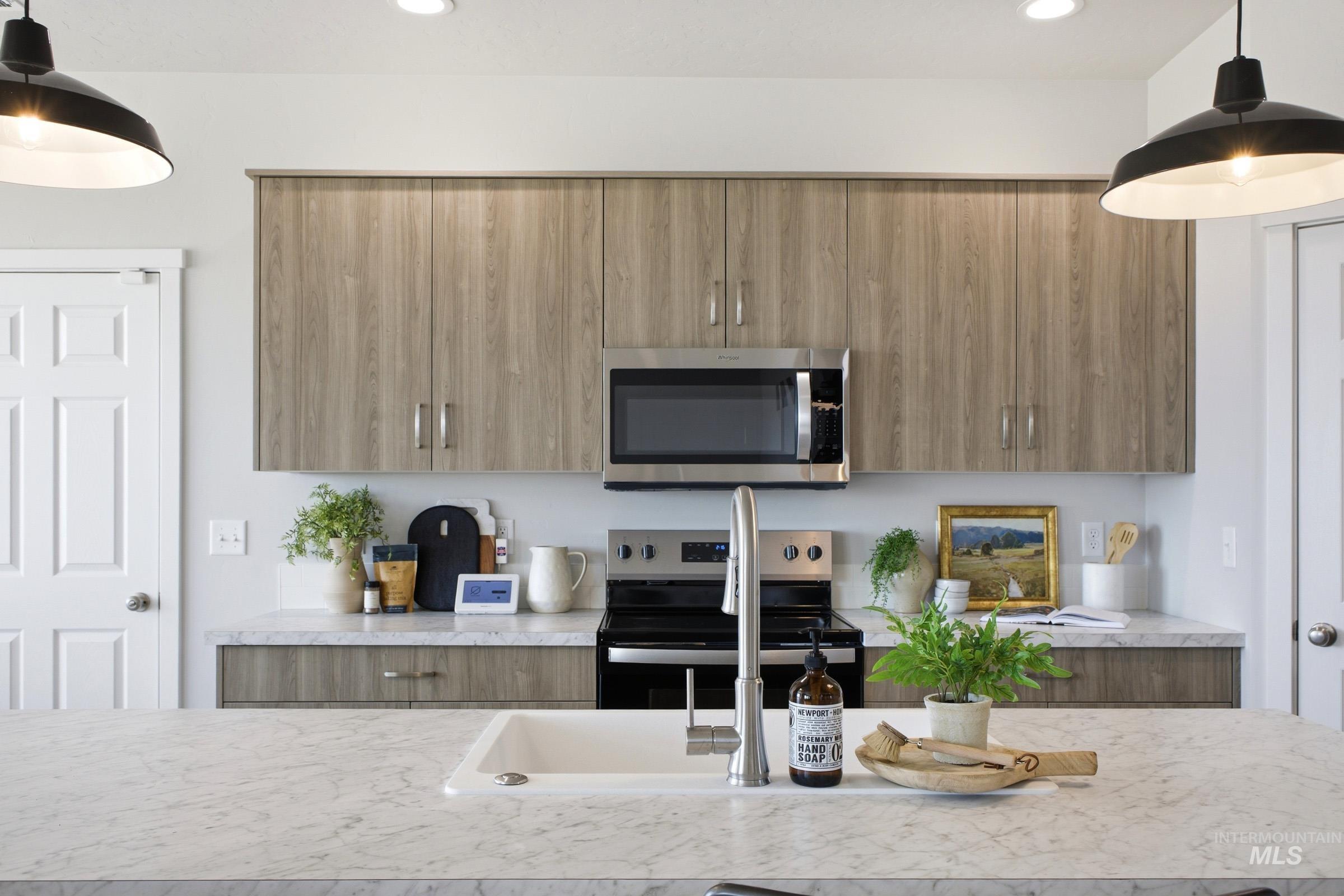 1641 Dyer Street Middleton, ID 83644 - Photo 14 of 29 Kitchen with decorative light fixtures, stainless steel appliances, and modern cabinets