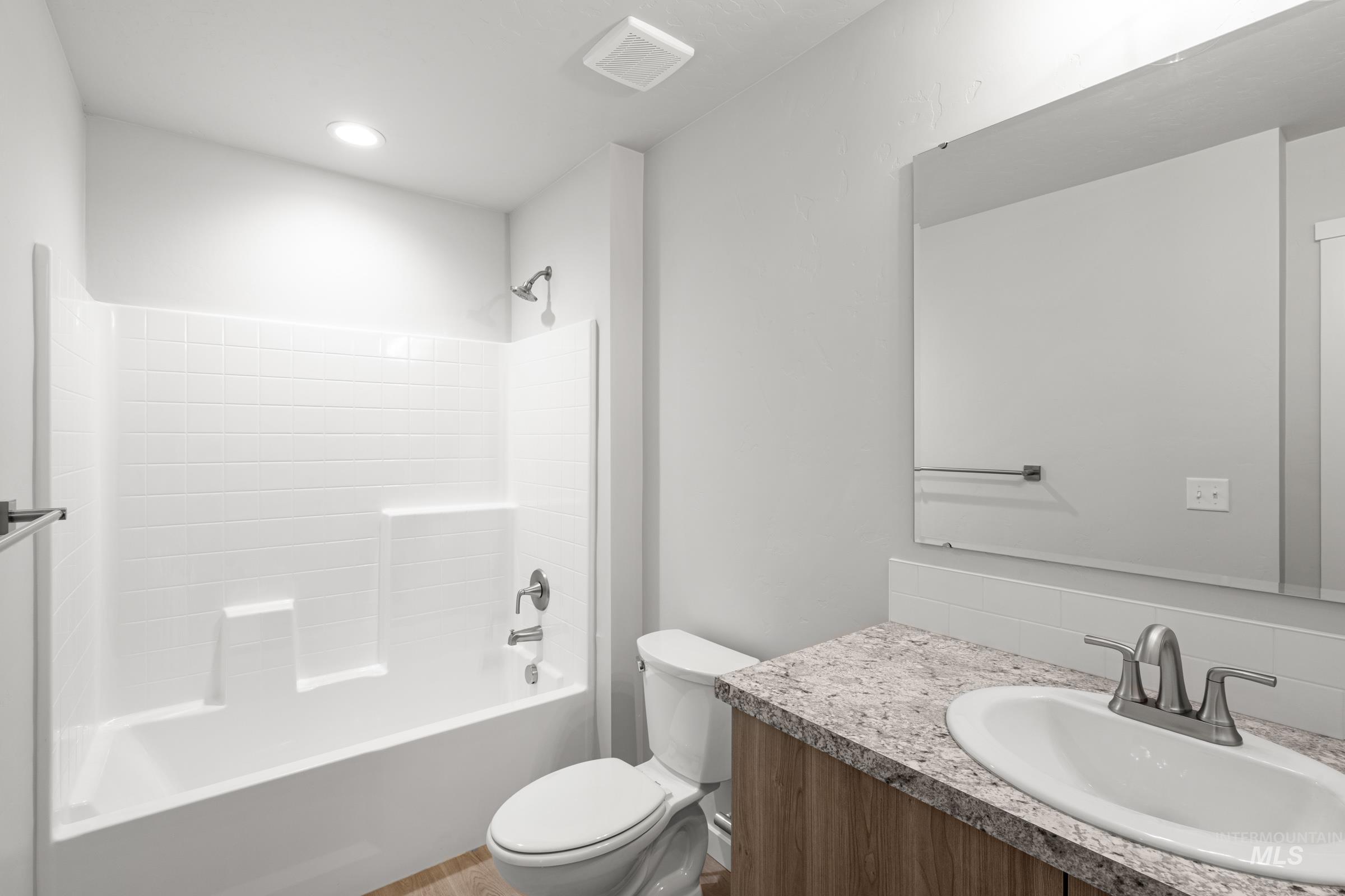 1641 Dyer Street Middleton, ID 83644 - Photo 26 of 28 Bathroom with vanity and tub / shower combination