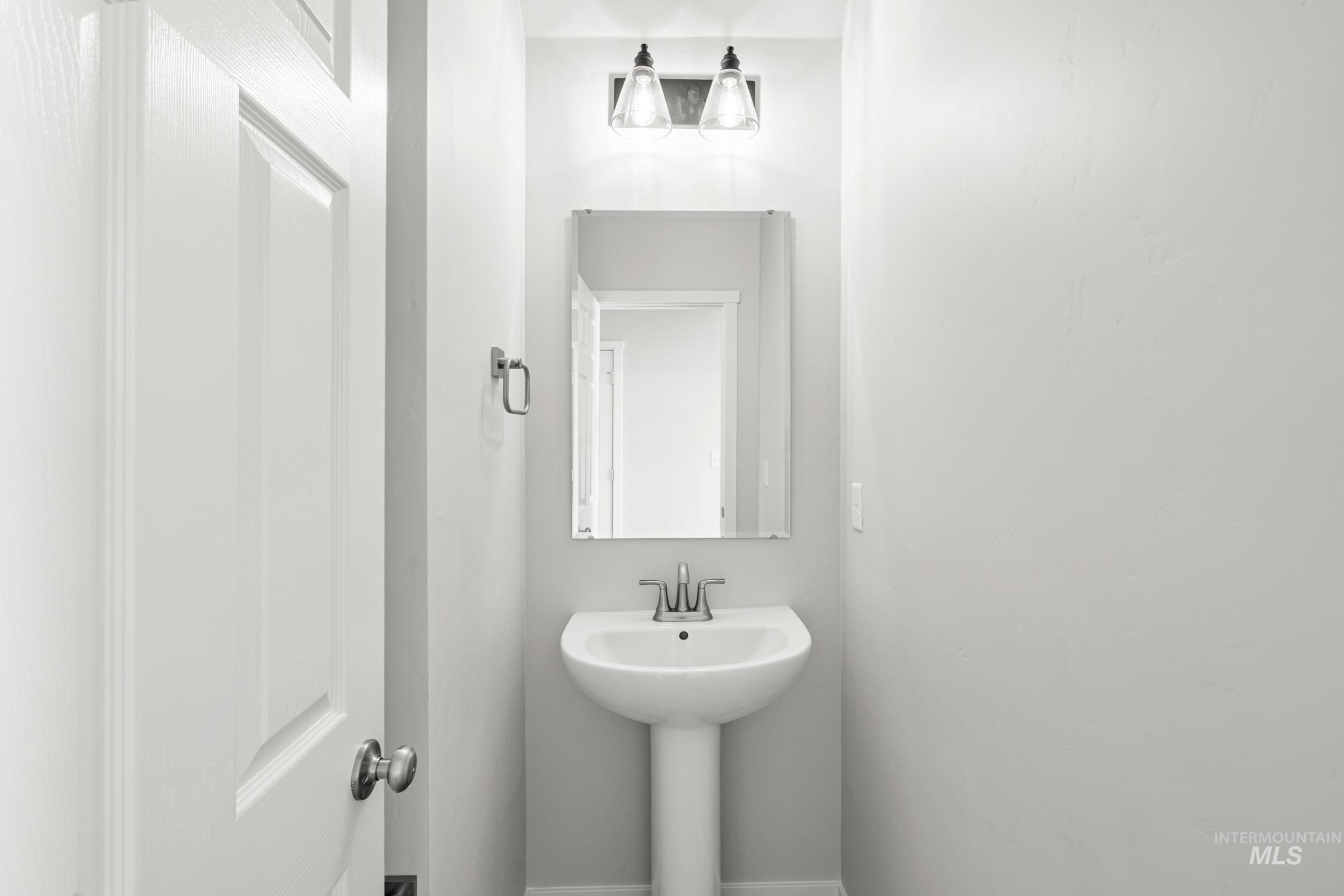 1641 Dyer Street Middleton, ID 83644 - Photo 27 of 28 Bathroom with baseboards