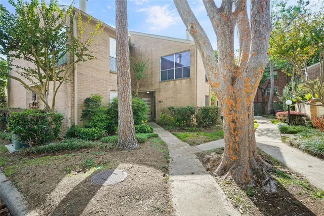 $2,100 | 1998 Augusta Drive, Houston, TX 77057