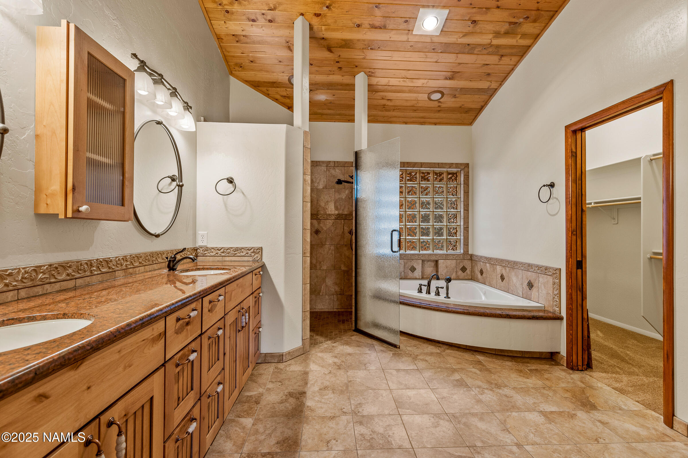 4536 Brackin Ranch Road Flagstaff, AZ 86001 - Photo 34 of 56 Primary Bath