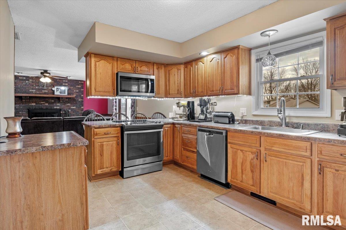 23171 Beulah Drive Athens, IL 62613 - Photo 12 of 37