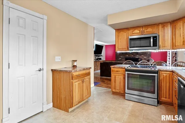 $235,000 | 23171 Beulah Drive, Athens, IL 62613