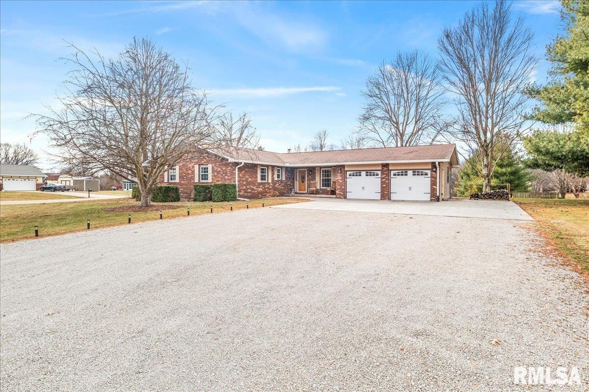 23171 Beulah Drive Athens, IL 62613 - Photo 2 of 37