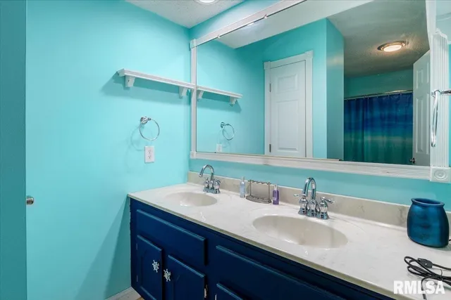 $235,000 | 23171 Beulah Drive, Athens, IL 62613