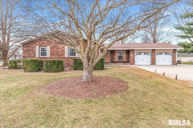 $235,000 | 23171 Beulah Drive, Athens, IL 62613