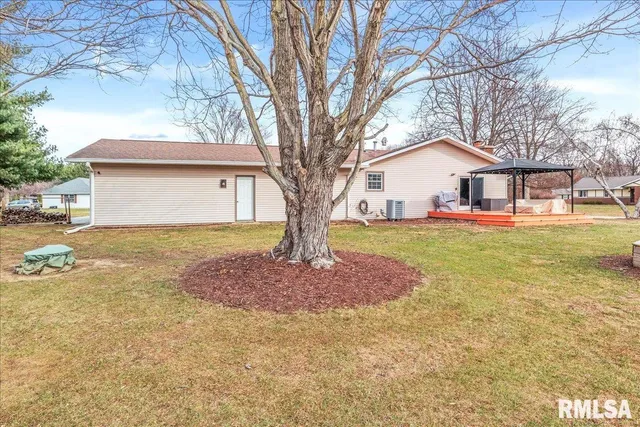 $235,000 | 23171 Beulah Drive, Athens, IL 62613