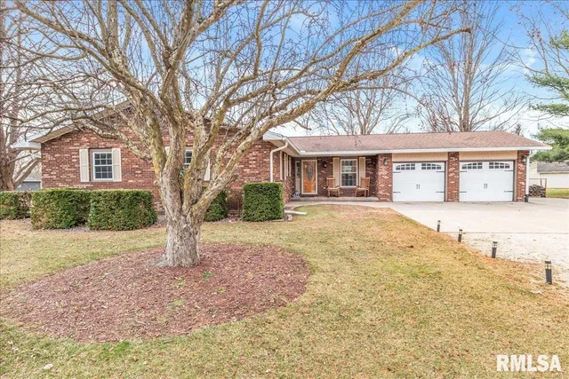 $235,000 | 23171 Beulah Drive, Athens, IL 62613