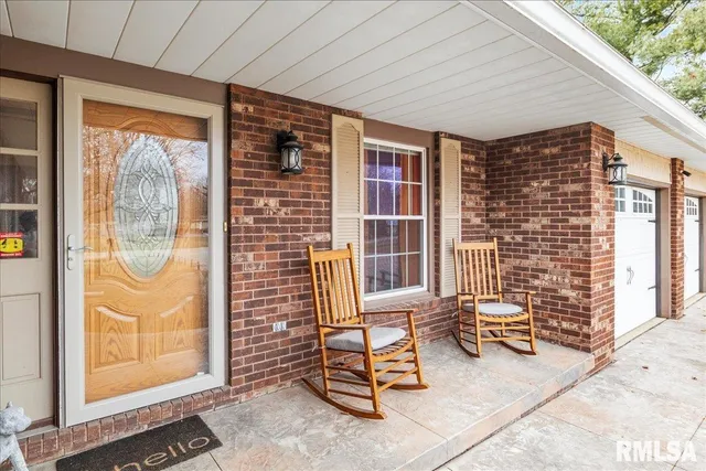 $235,000 | 23171 Beulah Drive, Athens, IL 62613