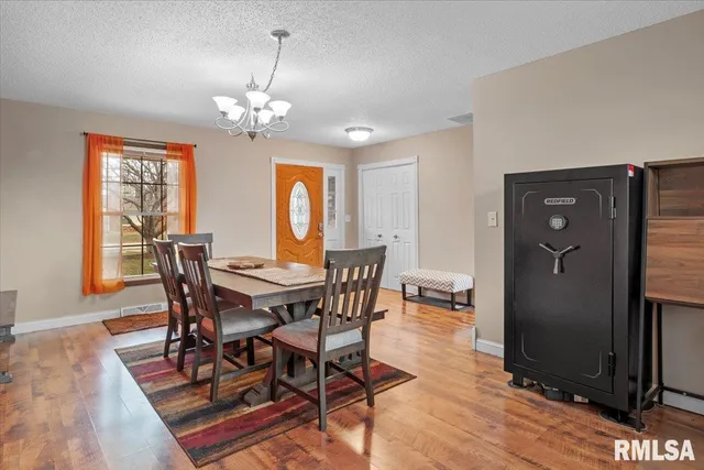 $235,000 | 23171 Beulah Drive, Athens, IL 62613