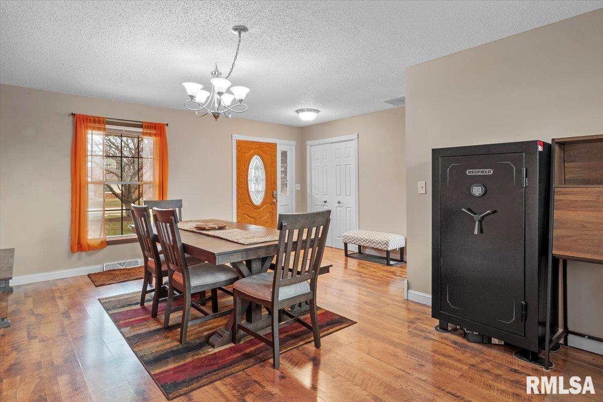 23171 Beulah Drive Athens, IL 62613 - Photo 5 of 37