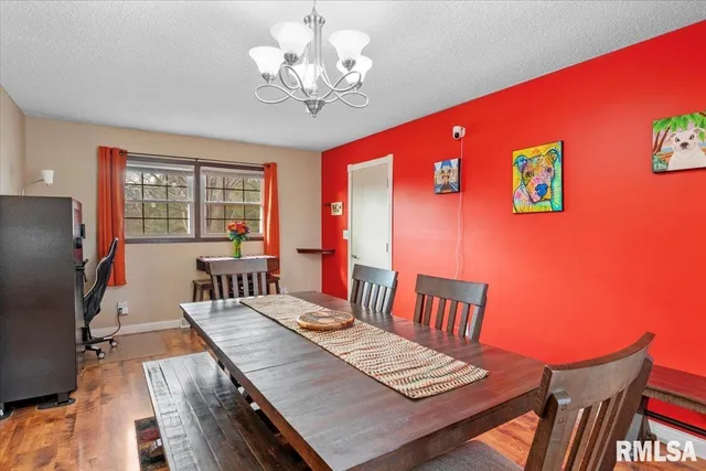 $235,000 | 23171 Beulah Drive, Athens, IL 62613