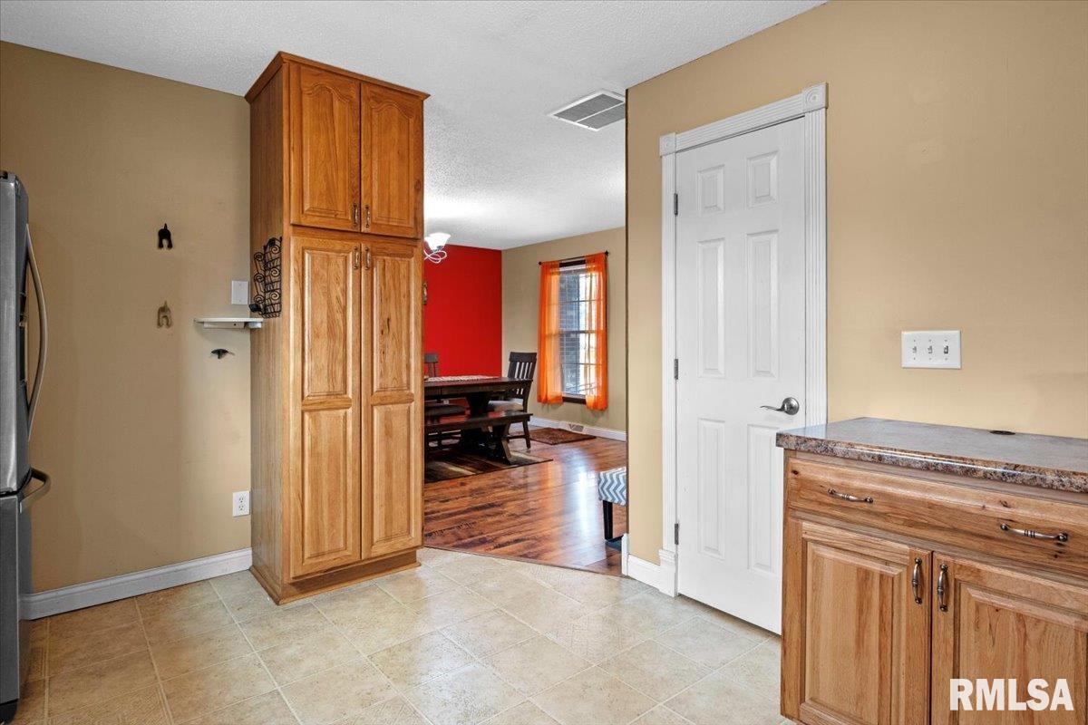 23171 Beulah Drive Athens, IL 62613 - Photo 10 of 37