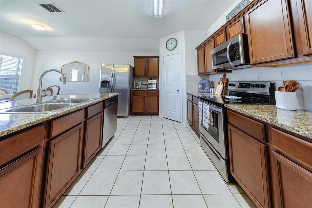 806 Opal Path Princeton, TX 75407 - Photo 6 of 19