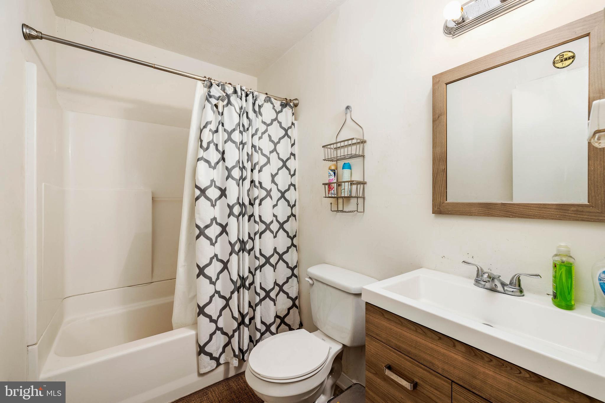 10018 Meetze Road Midland, VA 22728 - Photo 15 of 28 2nd Full Bathroom