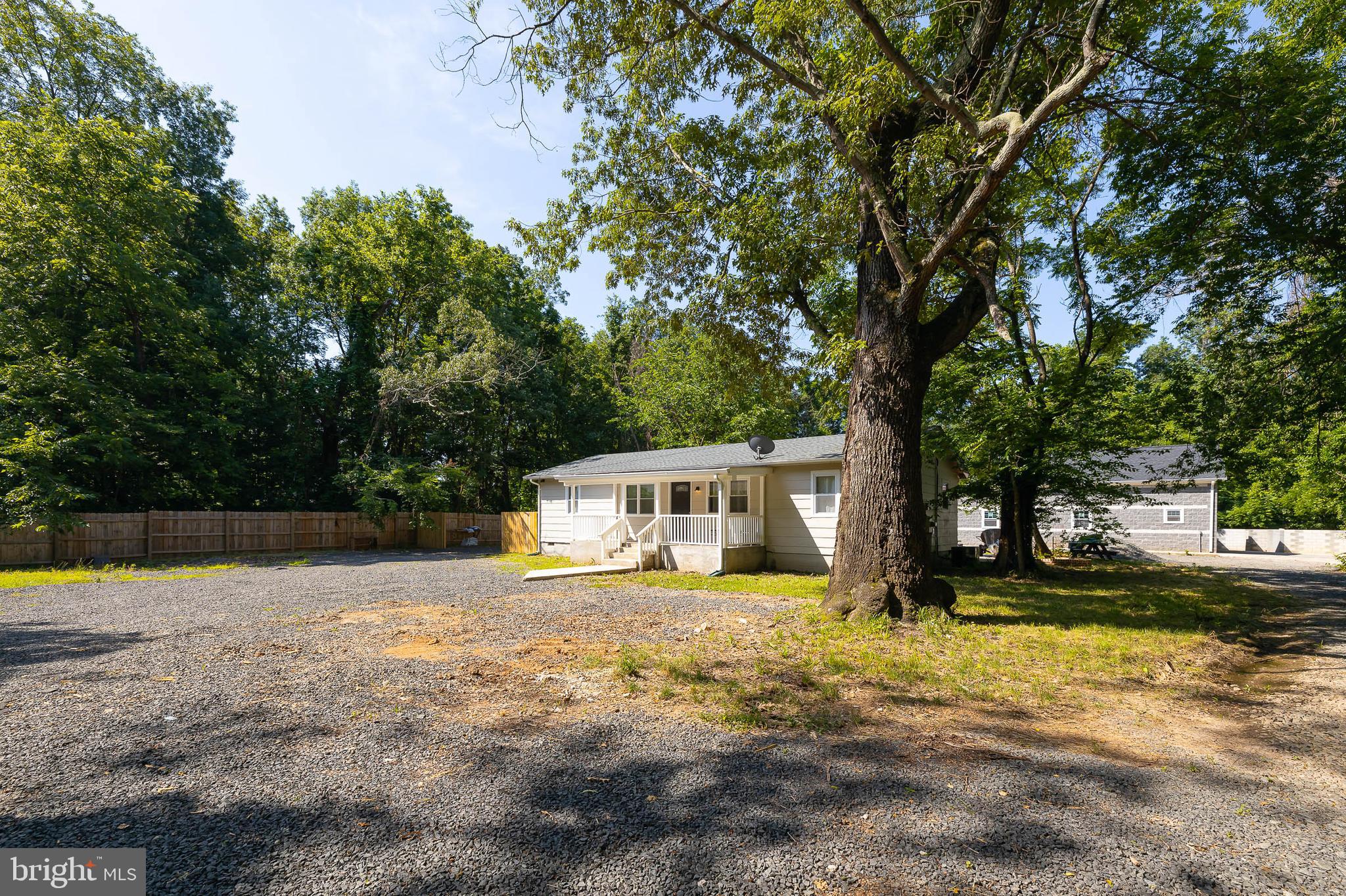 10018 Meetze Road Midland, VA 22728 - Photo 20 of 28 Circular Gravel Driveway