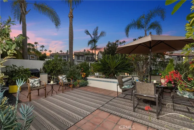 $2,450,000 | 323 Empire Landing, Long Beach, CA 90803