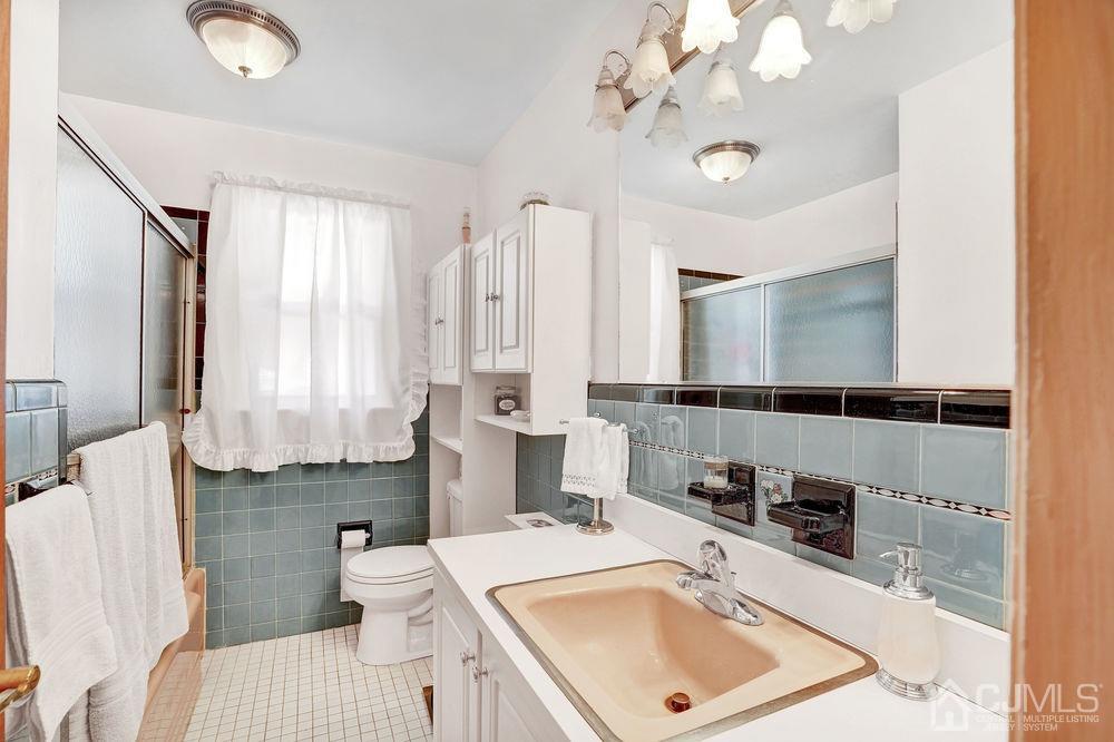 1 Sulliman Road Edison, NJ 08817 - Photo 17 of 24 a bathroom with a sink vanity granite tub and a mirror