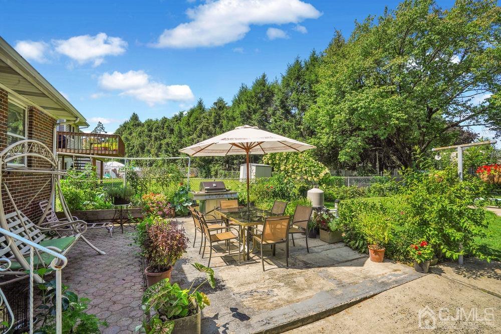 1 Sulliman Road Edison, NJ 08817 - Photo 22 of 24 a patio with tables and chairs
