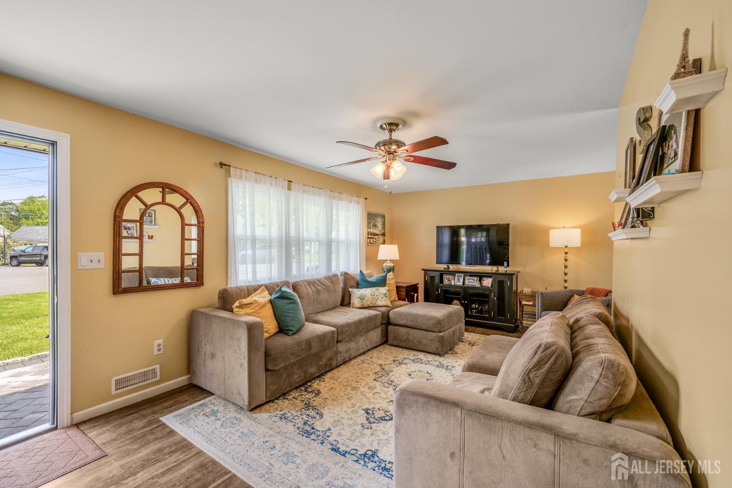 5 Wendy Road Colonia, NJ 07067 - Photo 15 of 41 Gallery Image 15