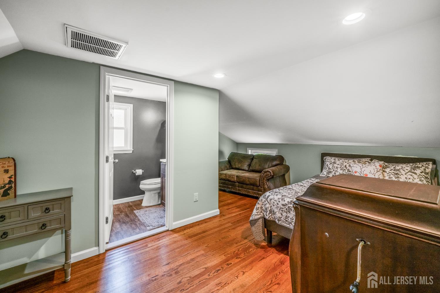 5 Wendy Road Colonia, NJ 07067 - Photo 33 of 41 Gallery Image 33