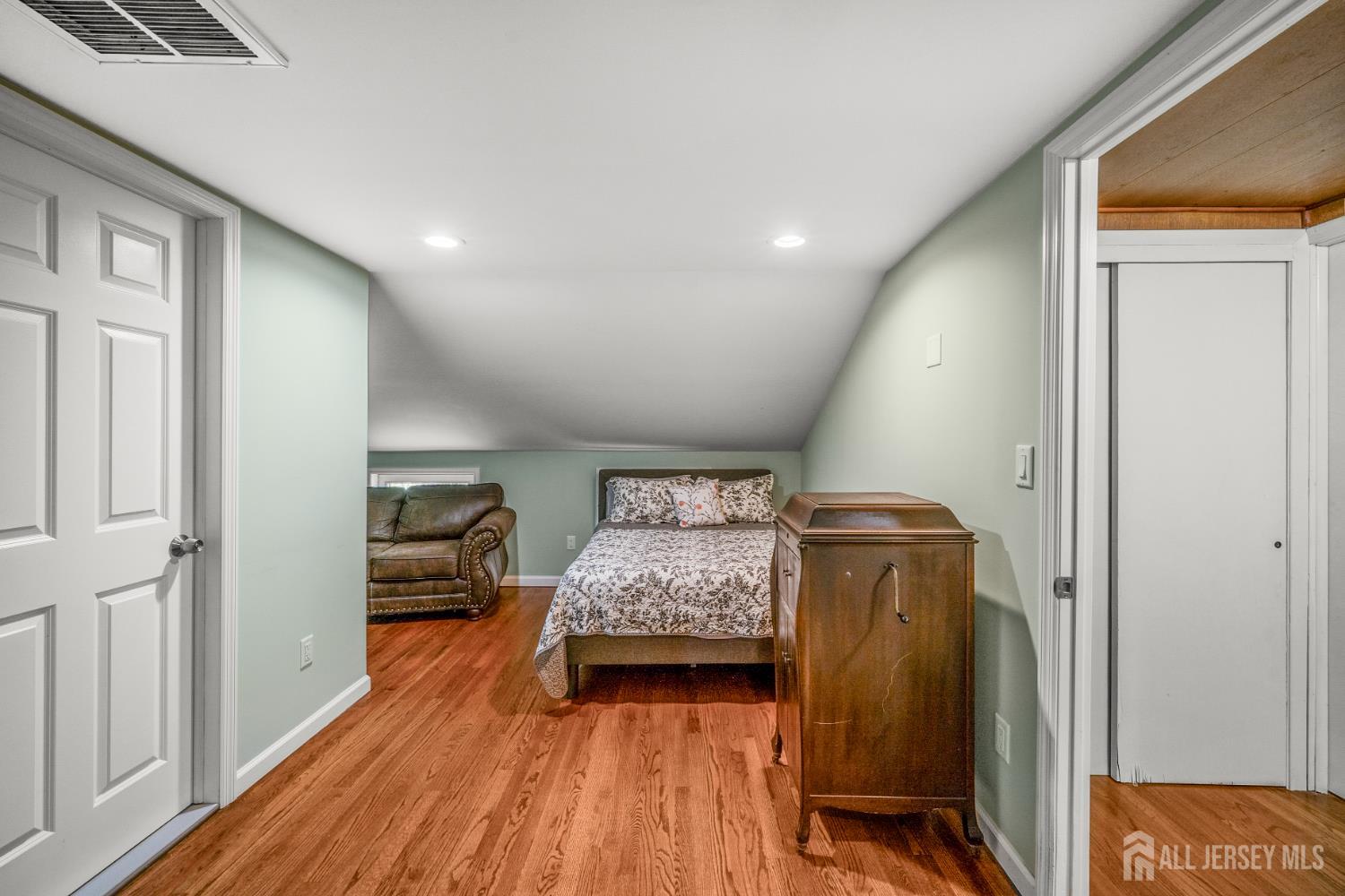 5 Wendy Road Colonia, NJ 07067 - Photo 34 of 41 Gallery Image 34