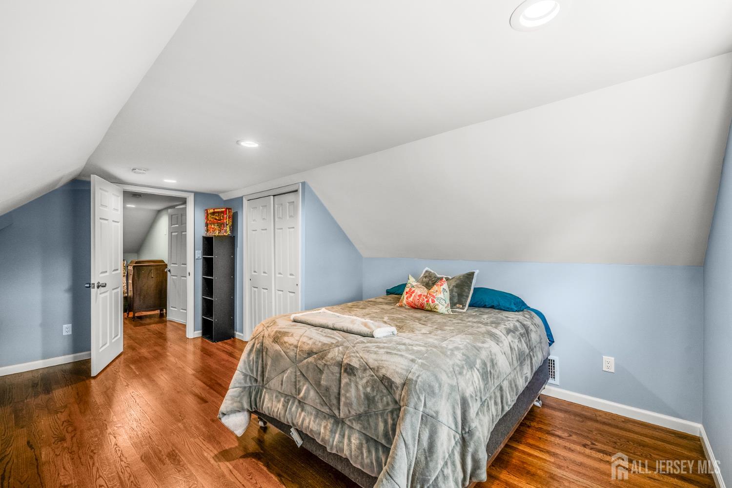 5 Wendy Road Colonia, NJ 07067 - Photo 37 of 41 Gallery Image 37