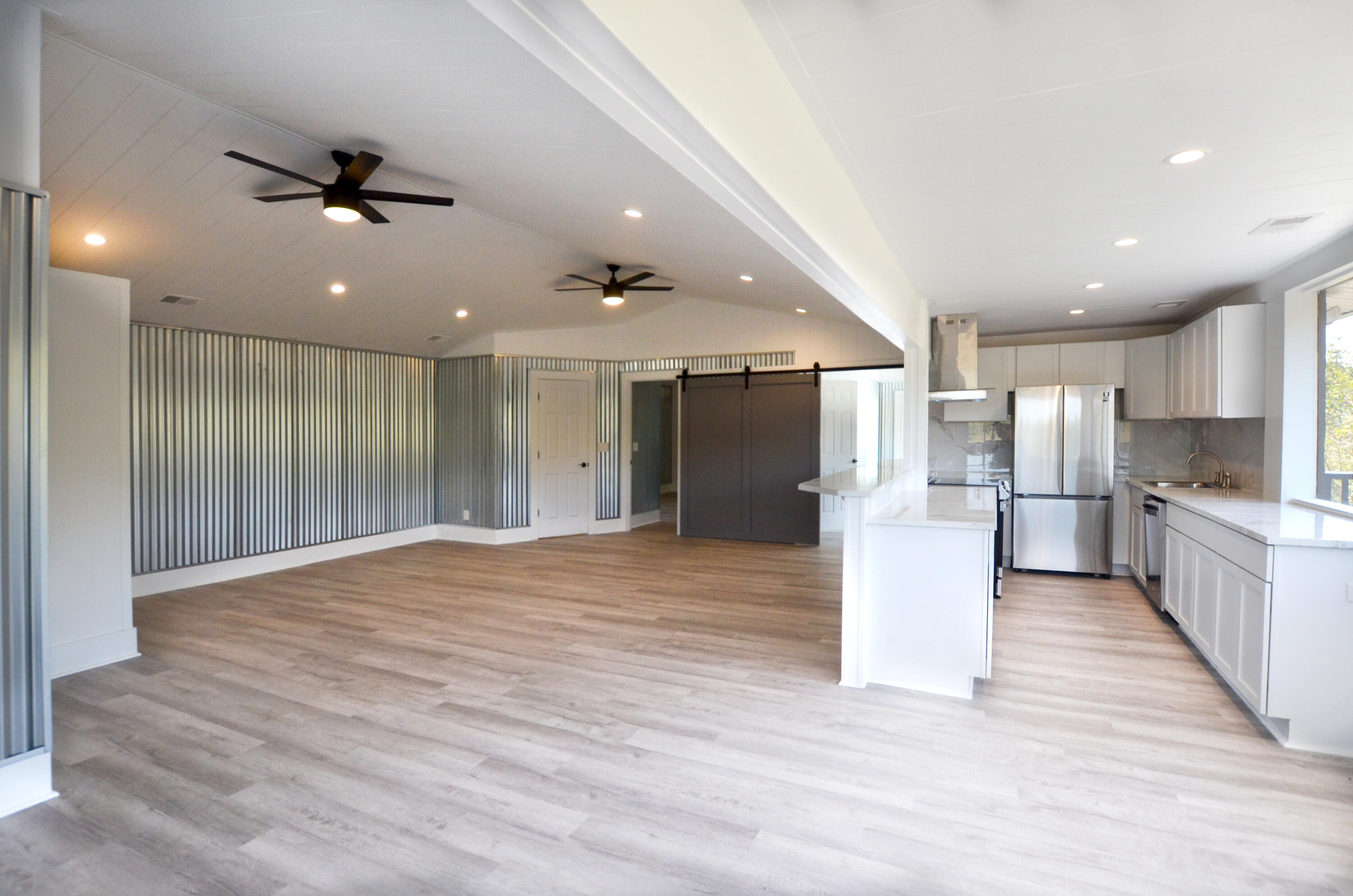 1220 County Rd S-22-31 Georgetown, SC 29440 - Photo 5 of 15 living-kitchen