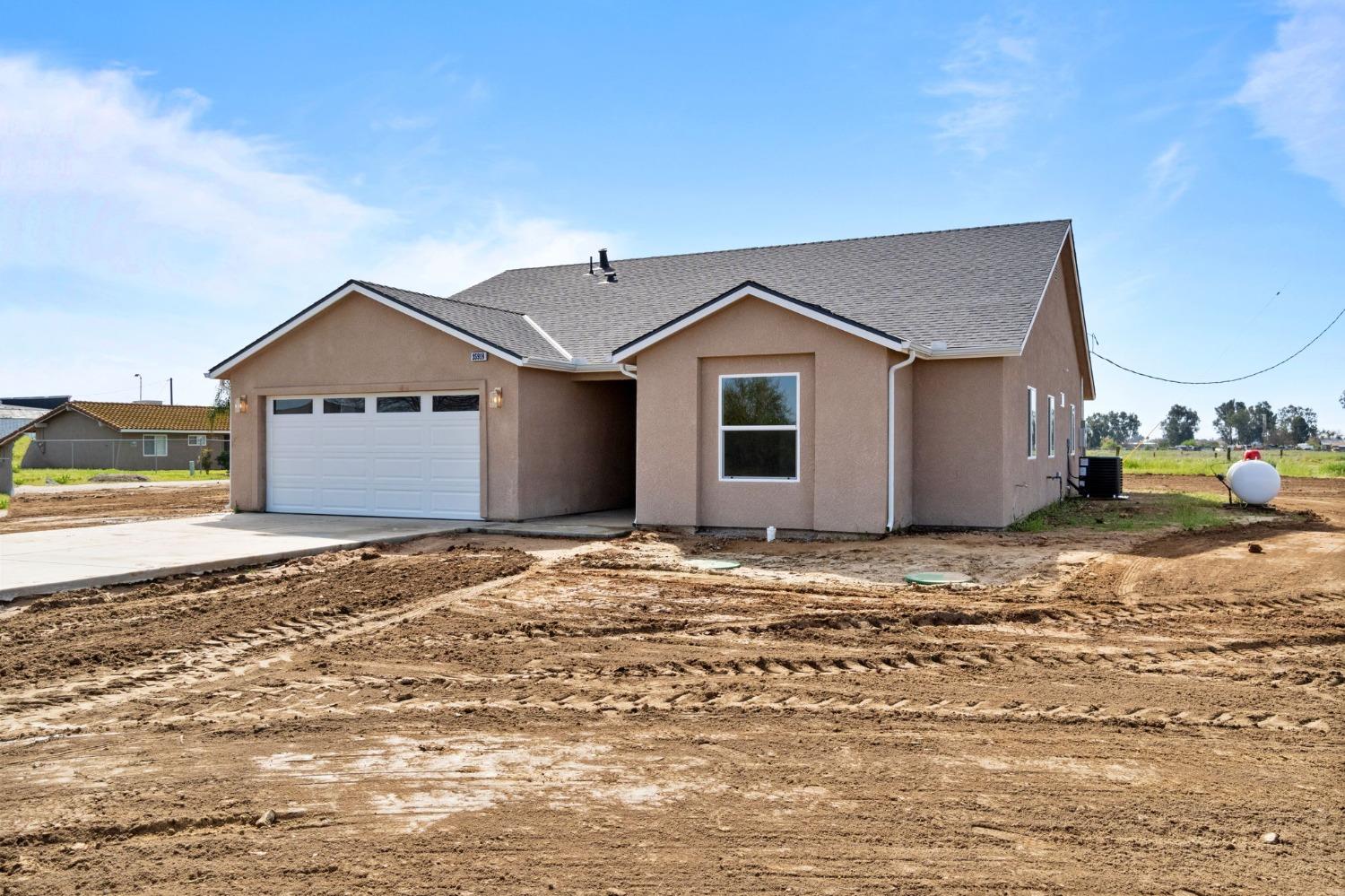 25918 Tanforan Drive Madera, CA 93638 - Photo 3 of 37 a front view of a house with a yard